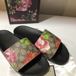 Men’s Floral Slides.         42,43,44,45