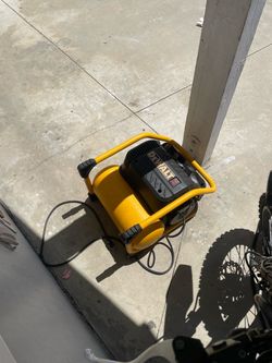 DEWALT  Air Compressor