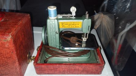 Betsy Ross Child Sewing Machine