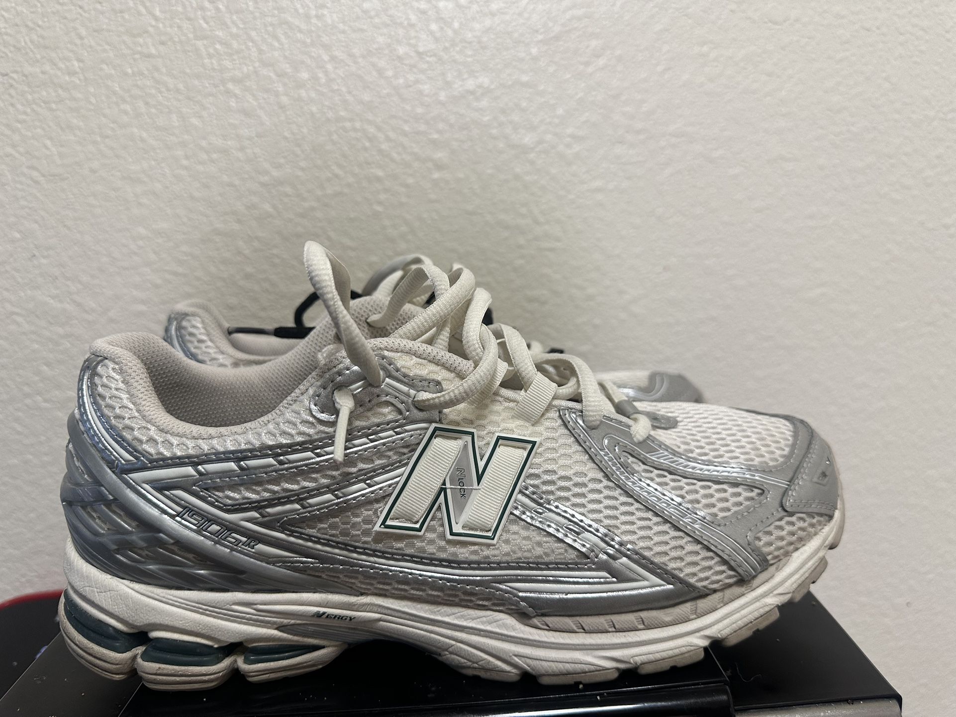 New Balance 1906r