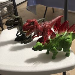 Walking And Roaring Dinos 