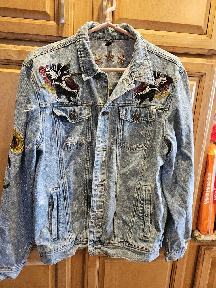 JEAN JACKET.  DISTRESS.  YOUNG &RESTLESS 