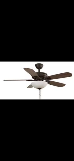 Hampton Bay Wellston II 44in. Ceiling Fan W/Light