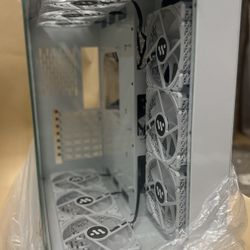 Computer Gaming Case - White/glass with 9 Fans And LED Light