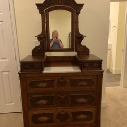Dresser Antique Mahogany 
