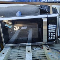  Mid Size  Microwave  Works Great 