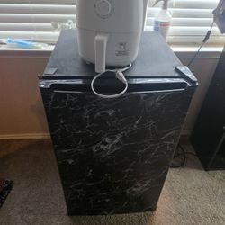 Mini Fridge & Air Fryer 