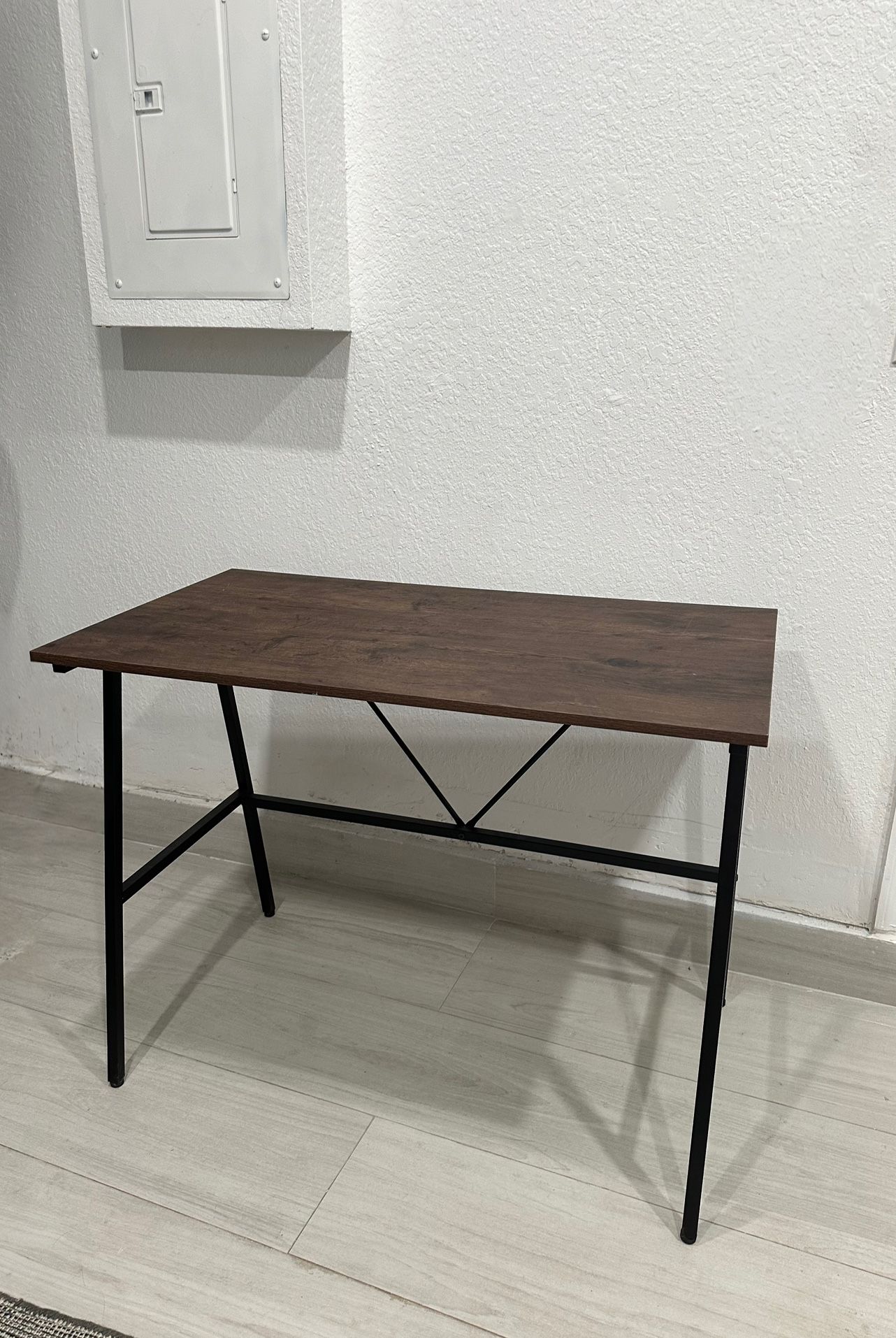 THE PERFECT WOODEN DESK 💻