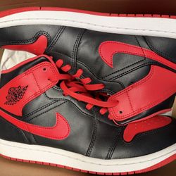 Jordan 1 Mid (bred)