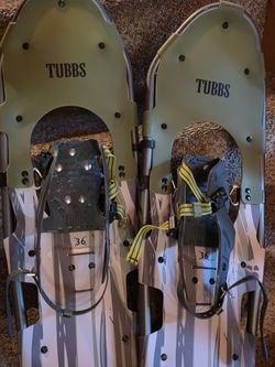 TUBBS FRONTIER 36" SNOWSHOES — USED ONCE! ❄️