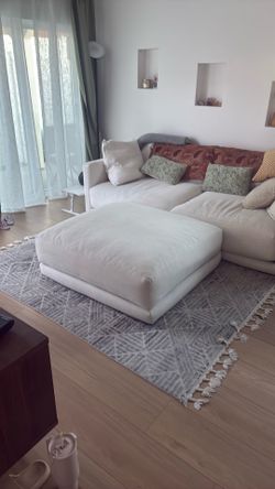 Large Square Living Spaces Ottoman – Excellent Condition