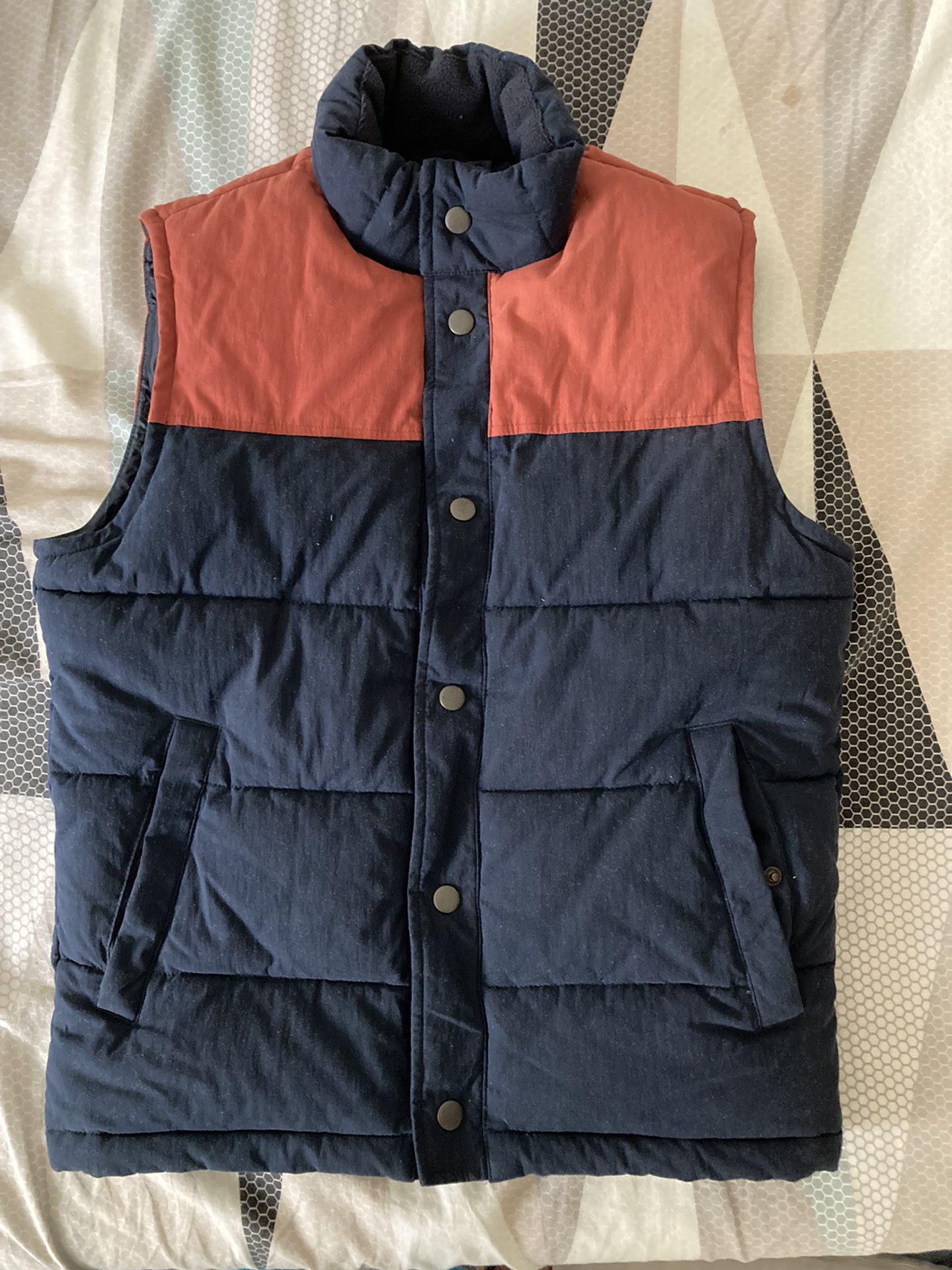Mens Puffer Vest Small Size. 