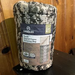 Magellan Outdoors   Yourh Digital Camo Slepping  Bag