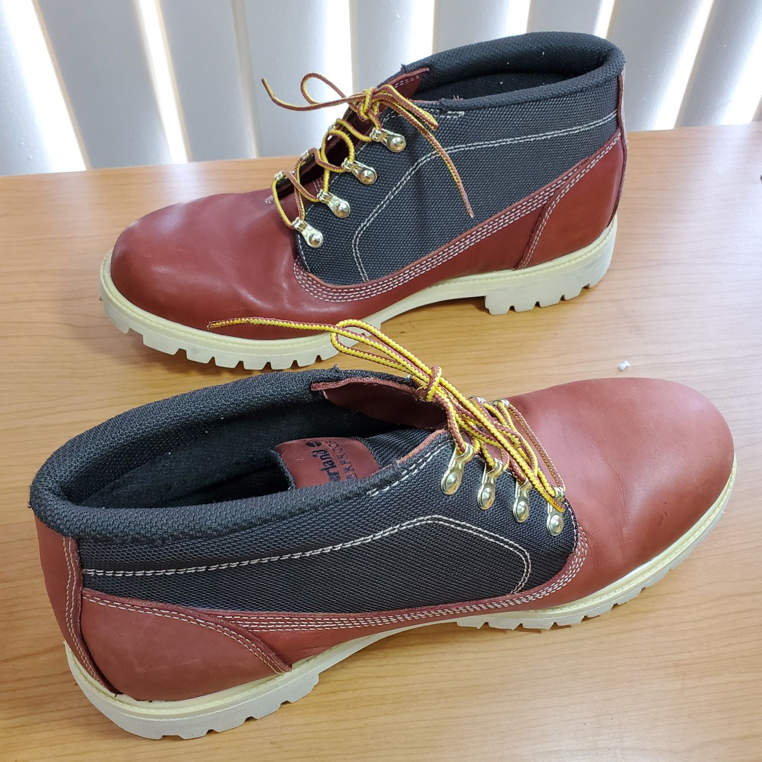 Timberland Men's 14 W Mid Leather Boots Heavy Duty Rubber Soles Chukka Ankle