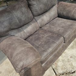 Couch/sofa/loveseat 
