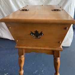 Vintage Rustic Country Colonial Maple Wood Dough Box End Table Lift Top Lid 