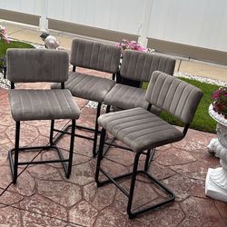 4 Stools 