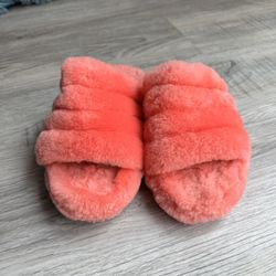 UGG Pink Fluffy Soft Comfy Slippers Women’s Size 8