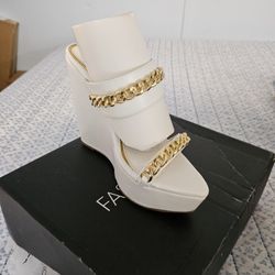 Breaking Hearts Wedges 