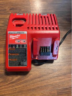 Milwaukee M12 & M18 Battery Charger