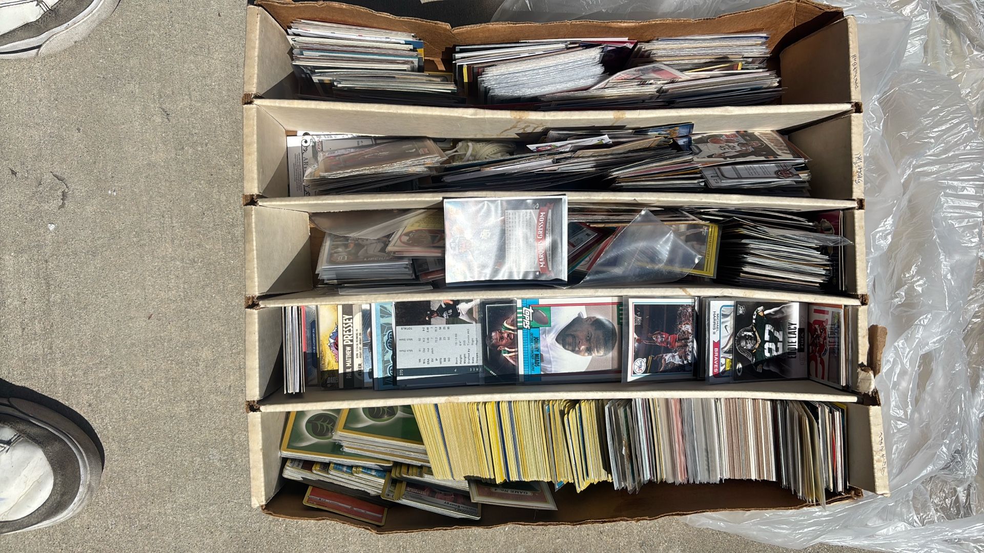 Collector Cards Baseball MLB , NBA,NFL , NHL and Pokémon .