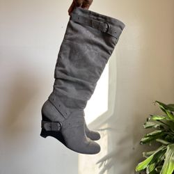 Y2K Decree Gray Faux Suede Slouch Wedge Boots cyber Buckle Strap Knee High US6.5