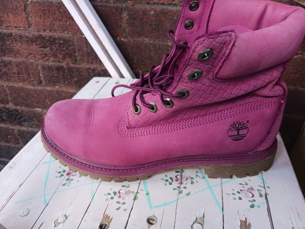 Women's Or Girls Timberlands Size 9