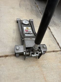 Pittsburgh Floor Jack 2.5 Tons ( Hesperia Ca )