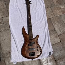 Ibanez 4 Sring Bass