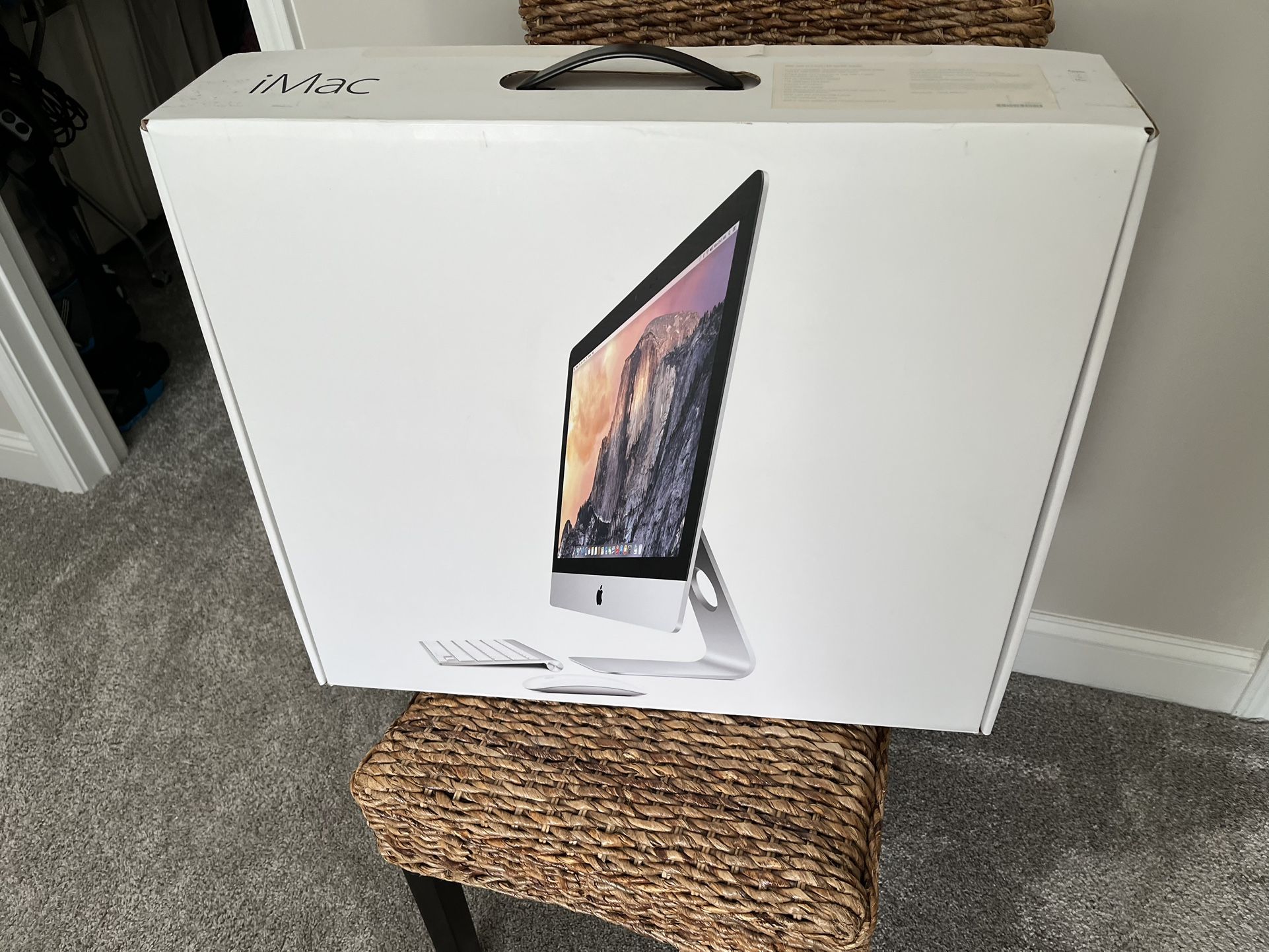 21.5” iMac 2.7 Core i5, 8 GB Ram, 1TB HD Excellent Condition