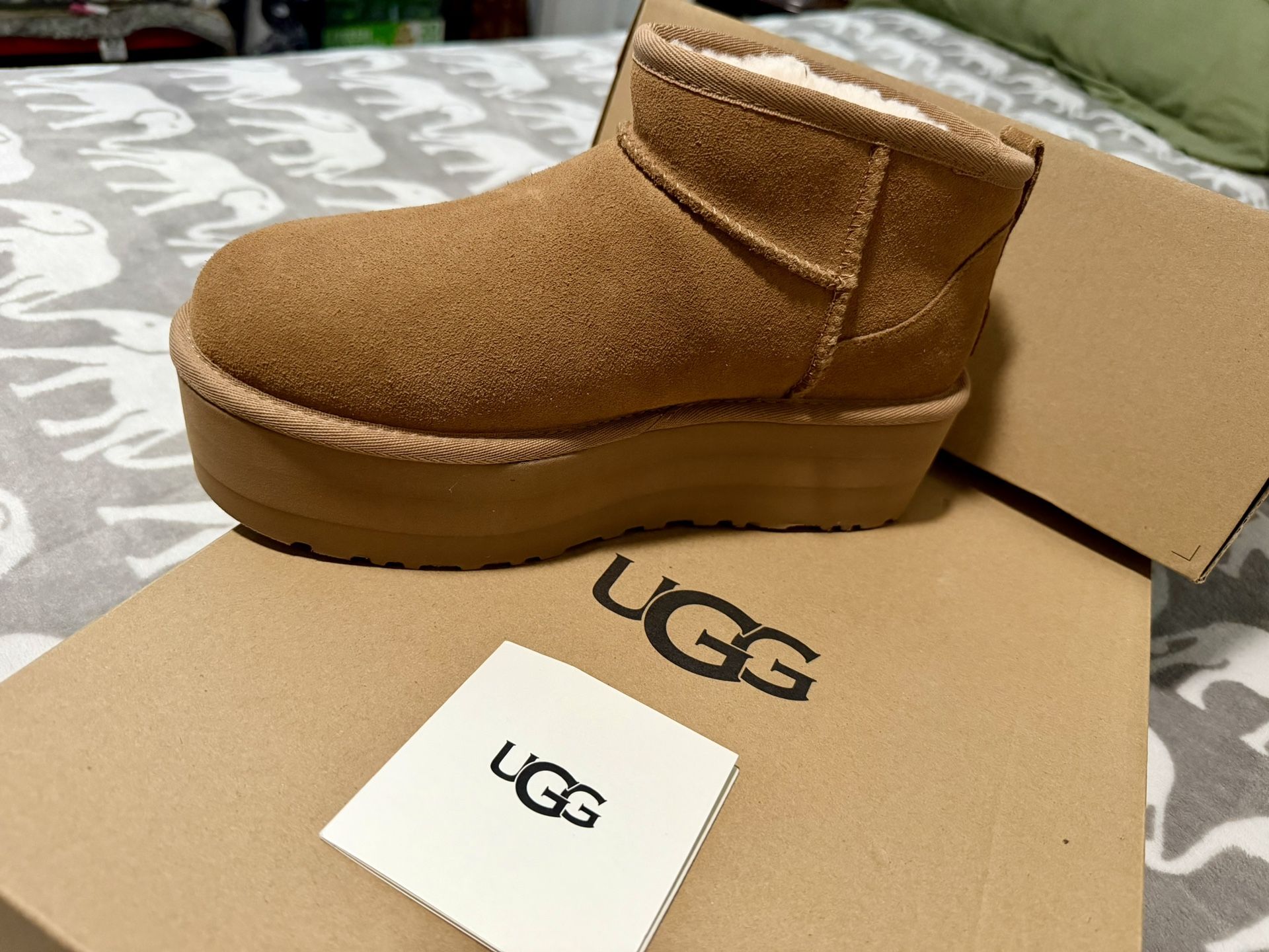 Ugg Woman’s Size’s 8 Chestnuts Platform 👢