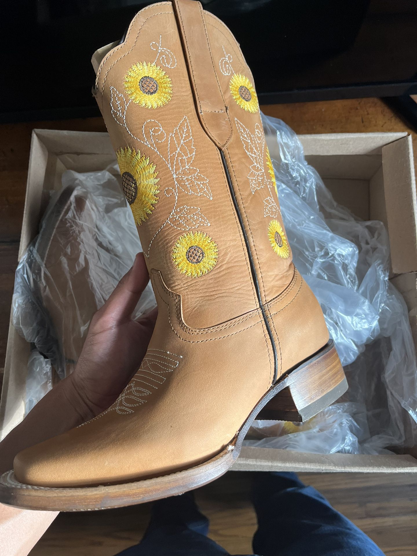 WOMENS MEXICAN STYLE BOOTS SIZE 7.5