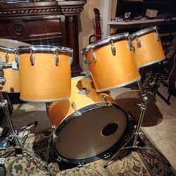 Awesome 70s Ludwig Maple Shell Drum Set