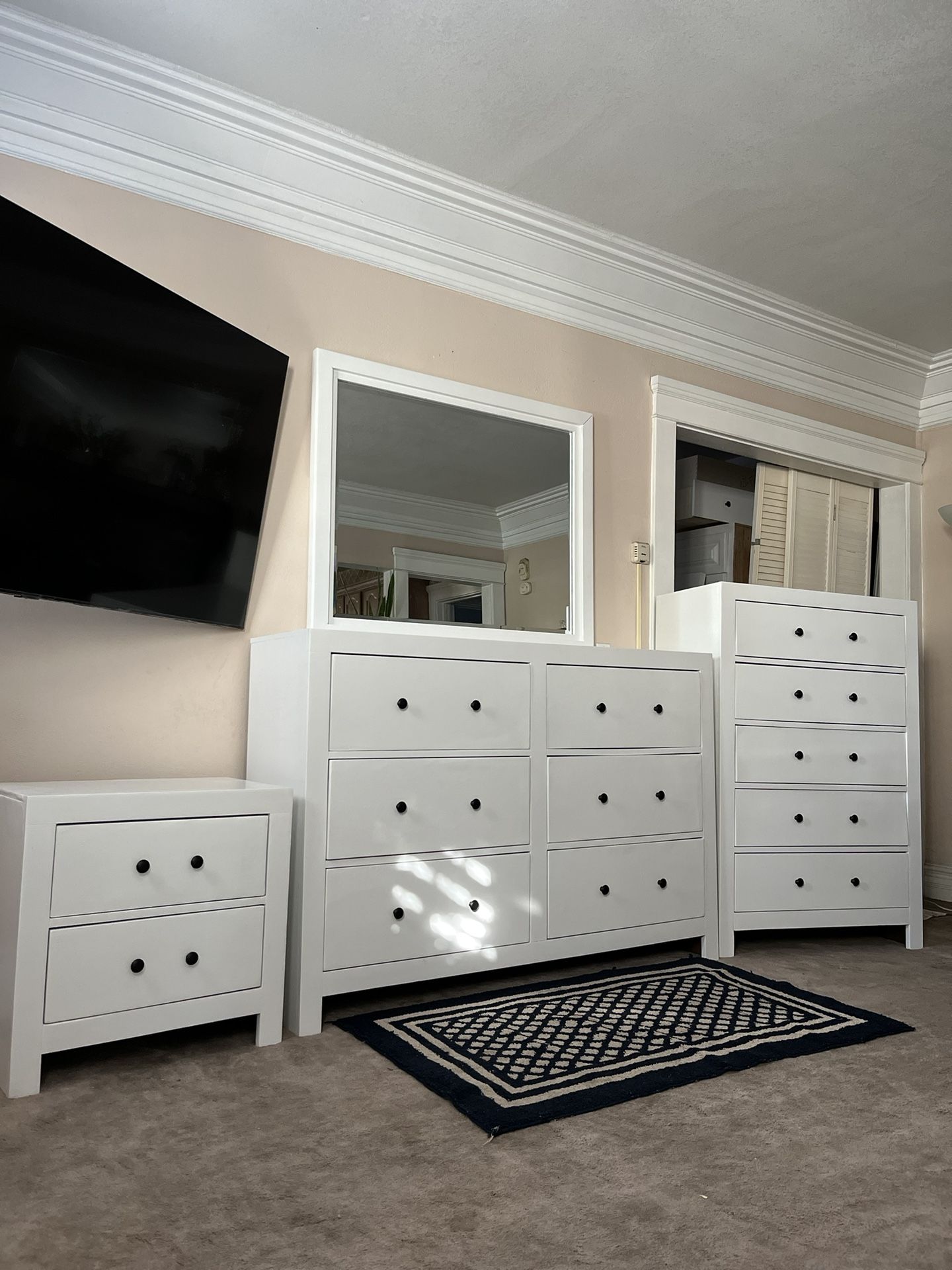 4 Pieces Bedroom Set White/ Dresser/tall Dresser/free delivery