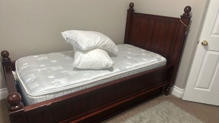 Twin bed with Trundle