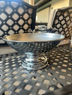 Metal fruit bowl