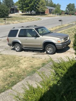 2000 Ford Explorer