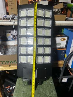 BRAND NEW BIG SOLAR STREET LIGHTS BACK YARDS DRIVEWAYS 6500 WATTS