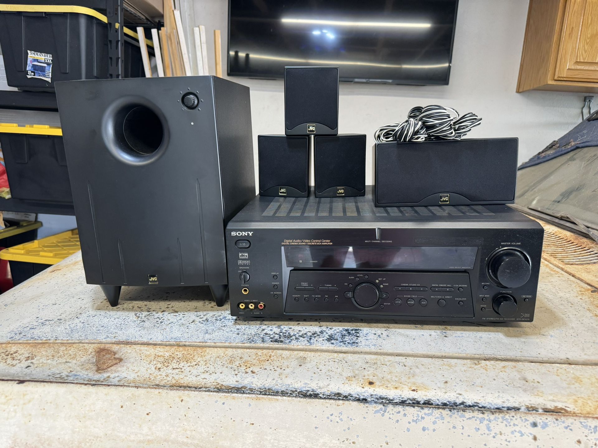 Sony Audio/Video AM/FM stereo receiver Model STR-DE1075 & Jvc Speaker