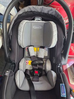 Graco infant carseat plus 2 bases