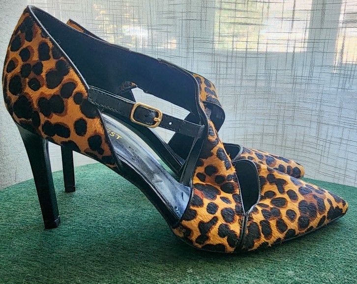Nine West Leopard Pony Hair Heels – Size 8