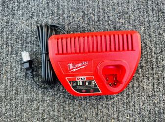 Milwaukee 12V Battery Charger