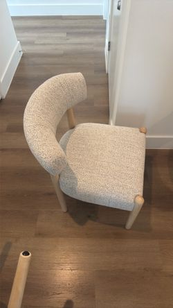4 brand new chairs