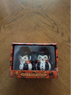 Johanna Parker Vampire  Carnival Salt and Pepper Shakers Halloween New Boxed