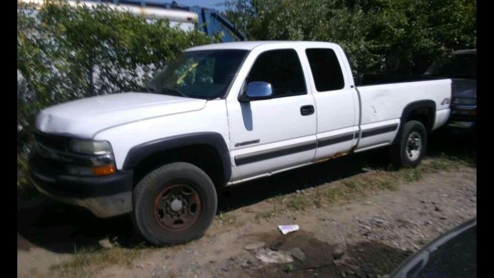 2002 Chevy Silverado 2500HD 4x4 200k Hwy miles Runs and drives!!!