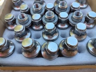Toyota Tundra OEM Silver Lug Nuts
