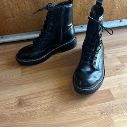 Black Boots 
