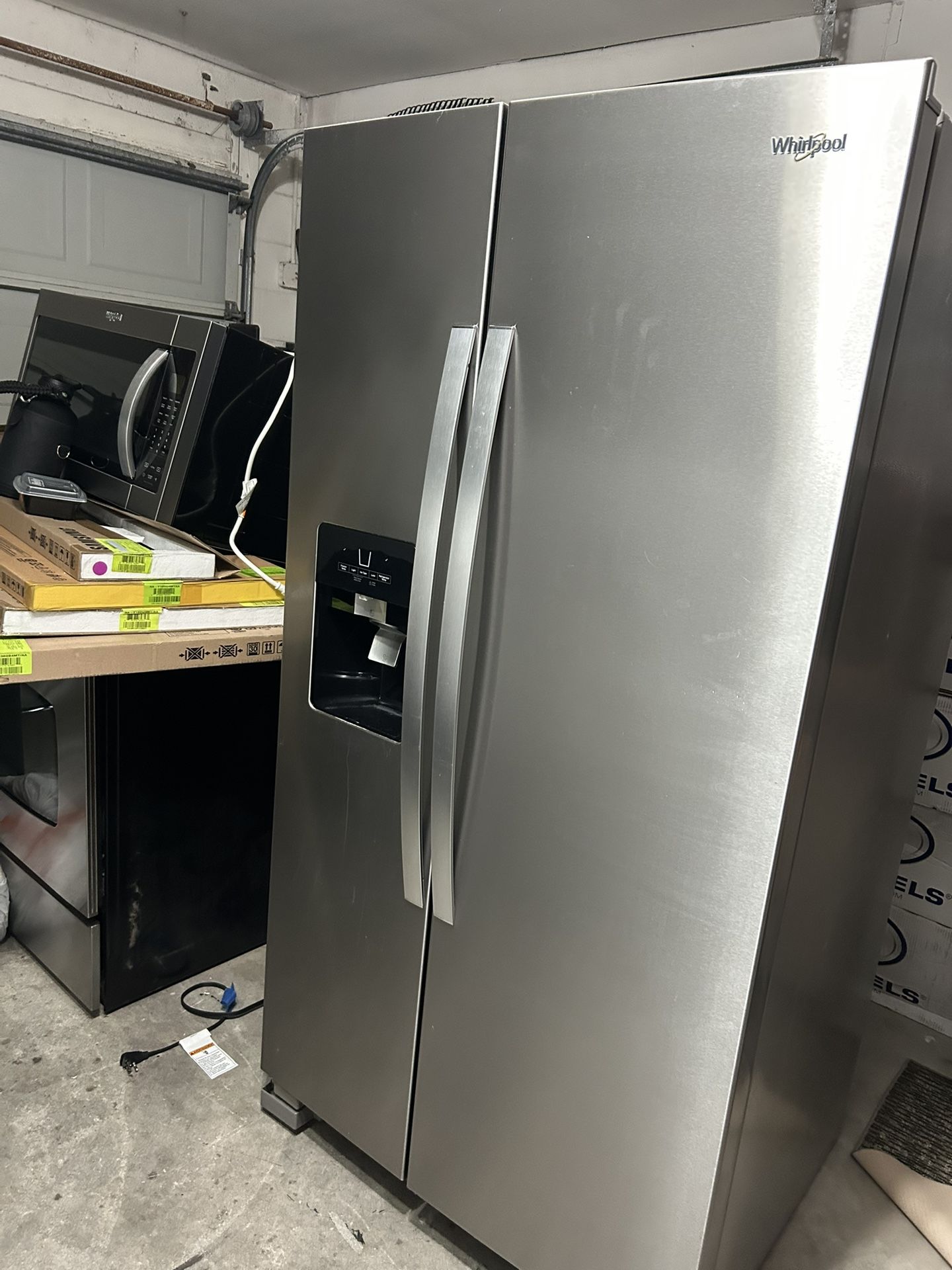 Whirlpool 24.6-cu ft Side-by-Side Refrigerator/Fridge