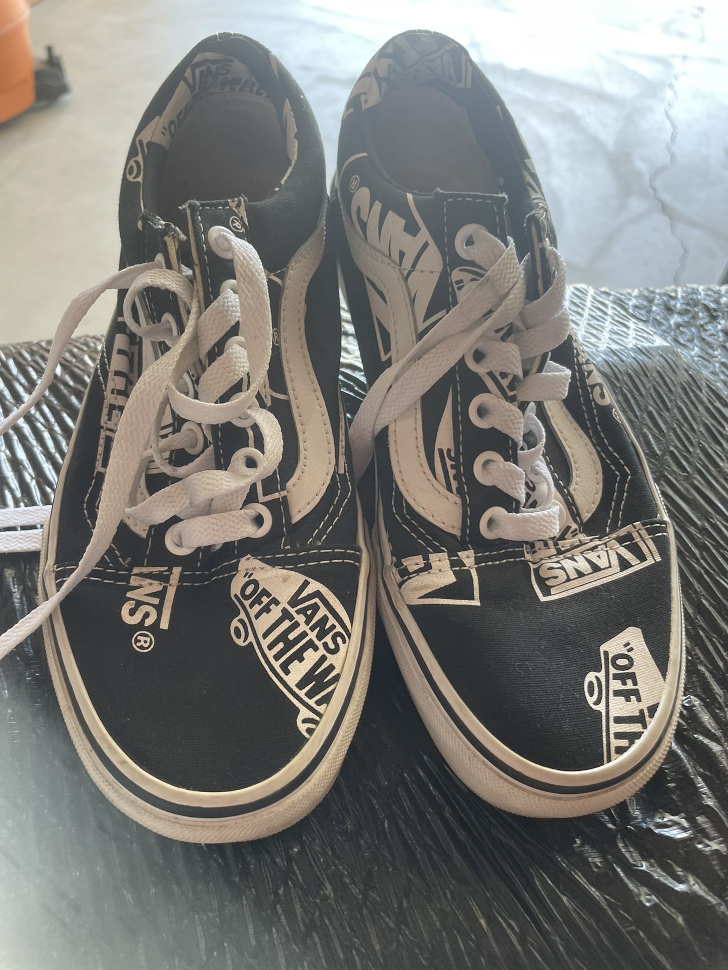 Vans(black,white)