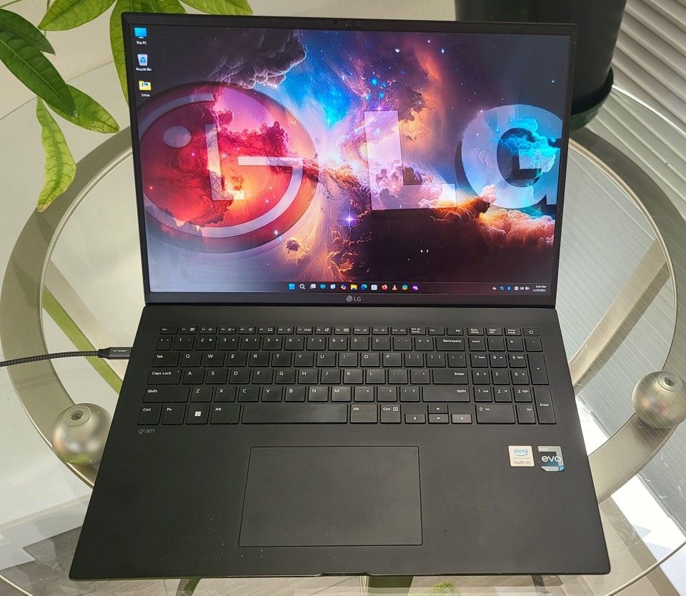 LG Gram Ultra Light Laptop Intel i7, 1TB SSD, New Battery, Office Suite HDMI 